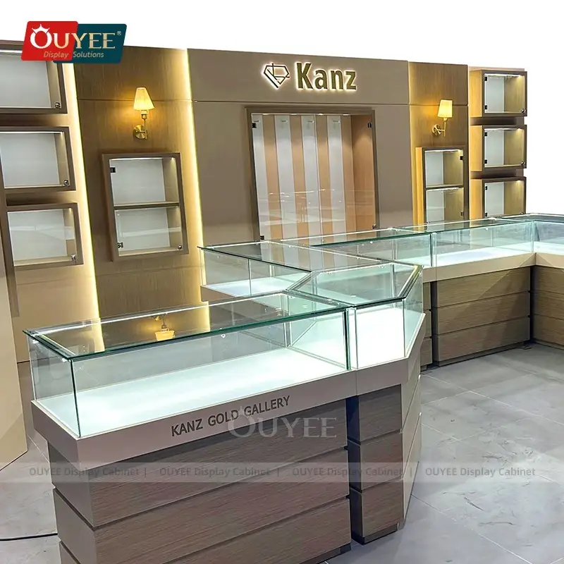 Schmuckausstellungsraumgestaltung – Vitrinen und Schmuckkästchen aus Holz 1