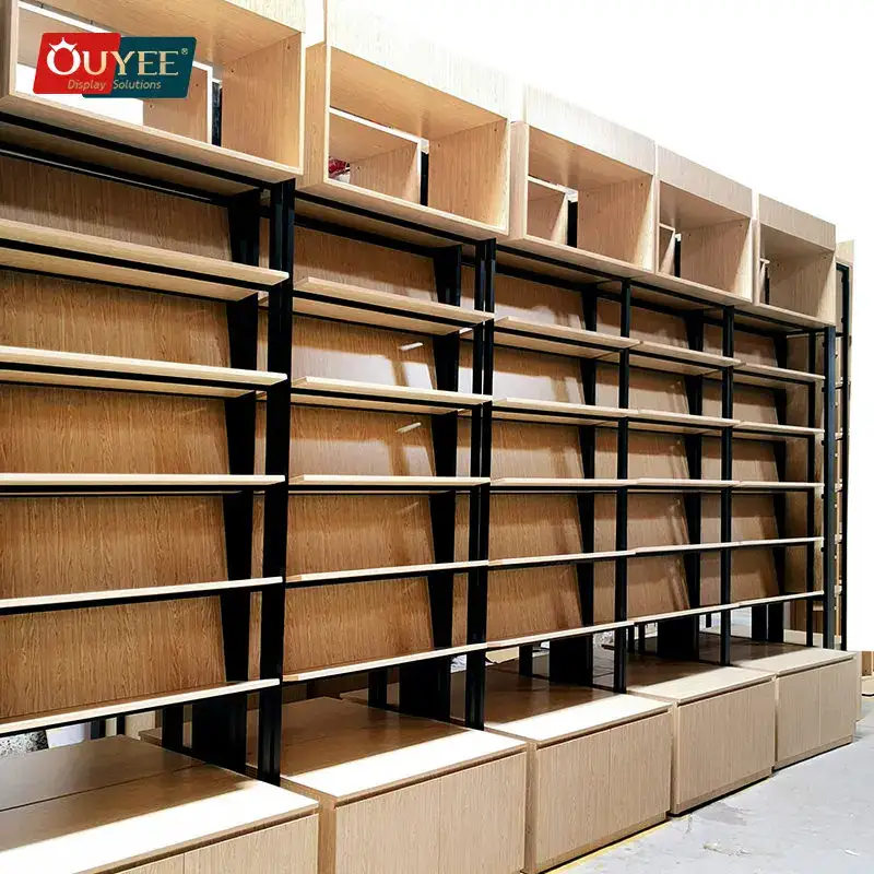 Maßgefertigte Buchhandlungs- und Bücherregale aus Holz für Bibliotheken 1