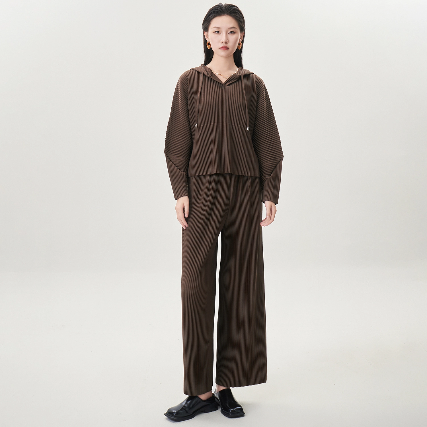 Ensemble deux pièces Miyake automne plissé pour femme, composé d&#39;un haut à capuche et d&#39;un pantalon 1