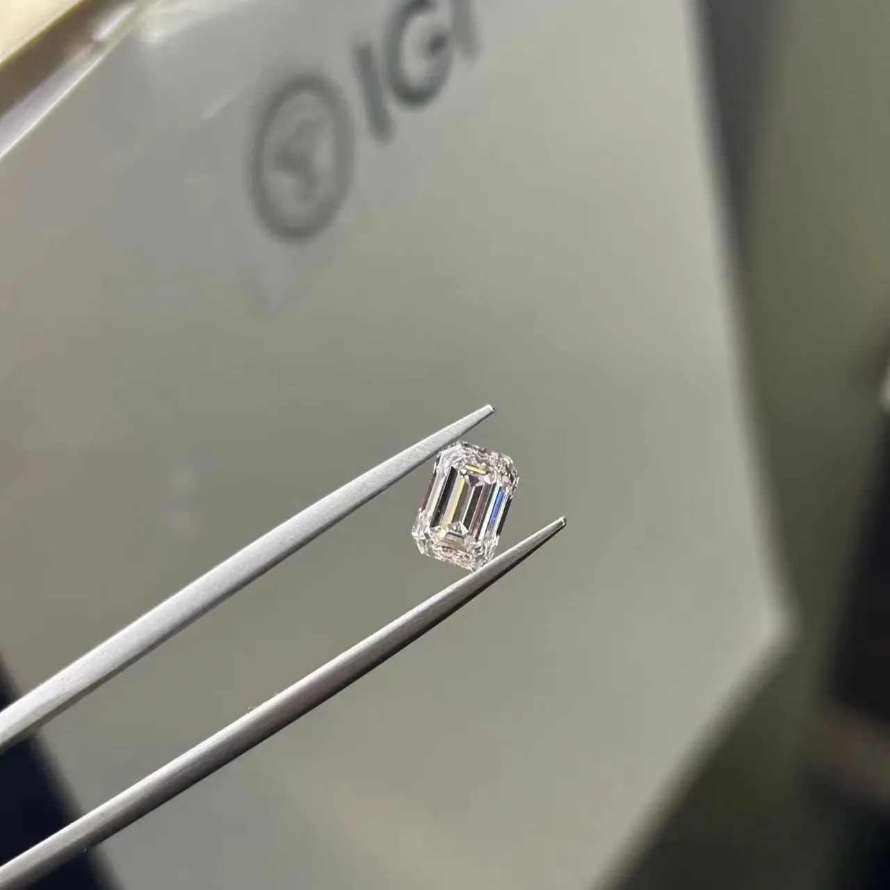 Lab Grown Diamond 4 Carat Lab Grown Emerald Cut Diamond Suppliers 2
