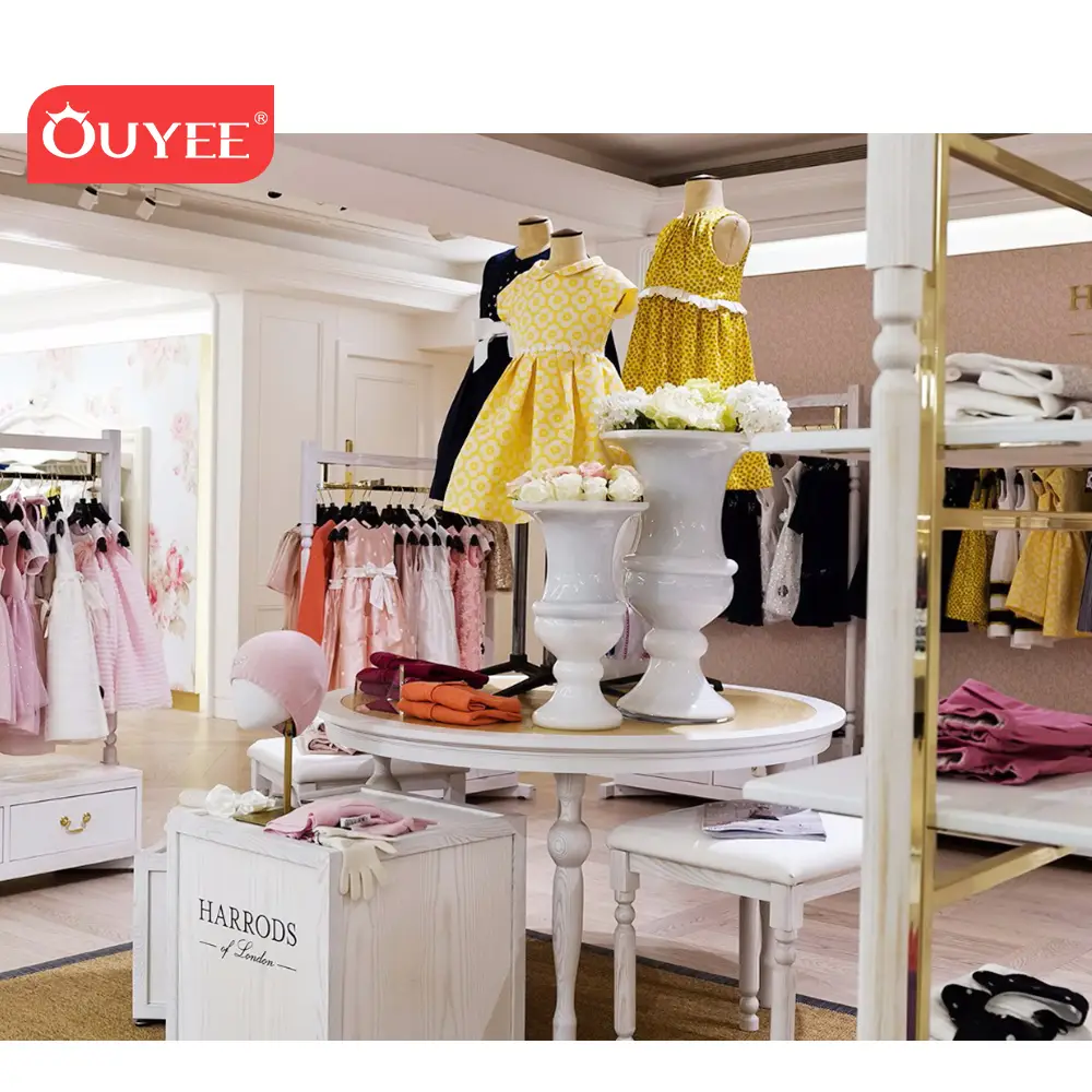 رف عرض ملابس الأطفال لمتجر ملابس الأطفال 1