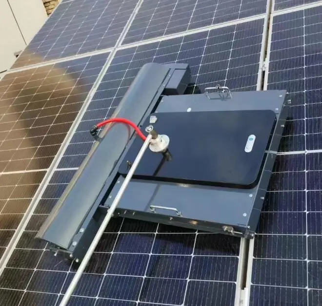 Limpiador solar sobre orugas con control remoto Nbk 1