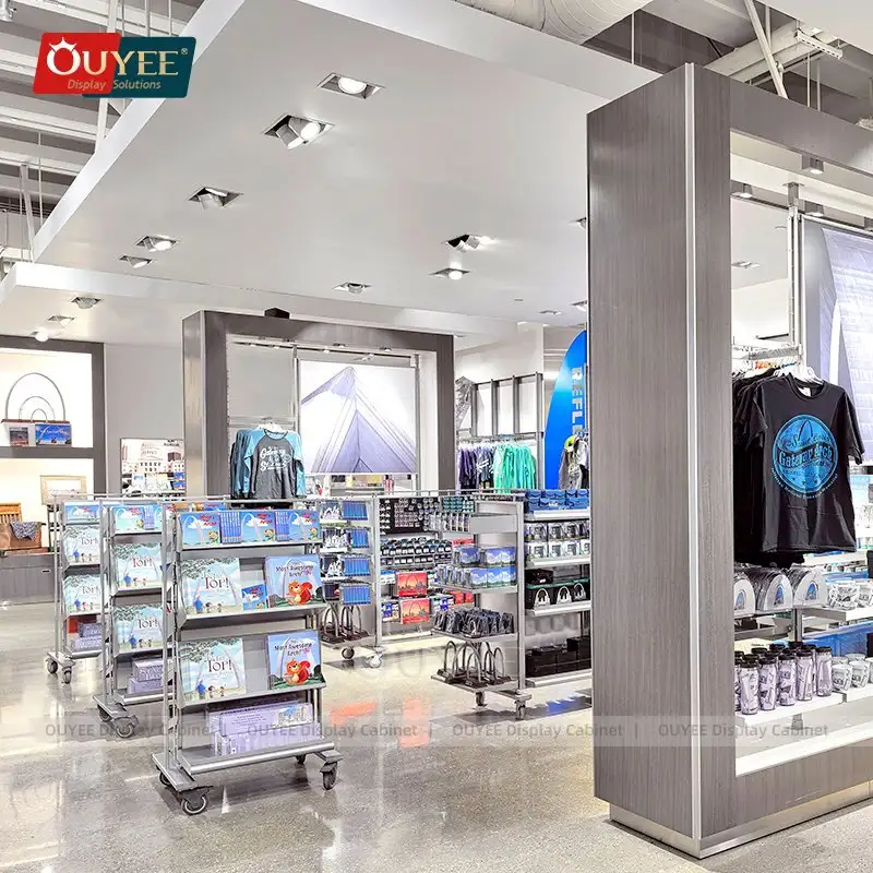 Ladeneinrichtungen aus Metall für exklusive Einrichtungshäuser 1