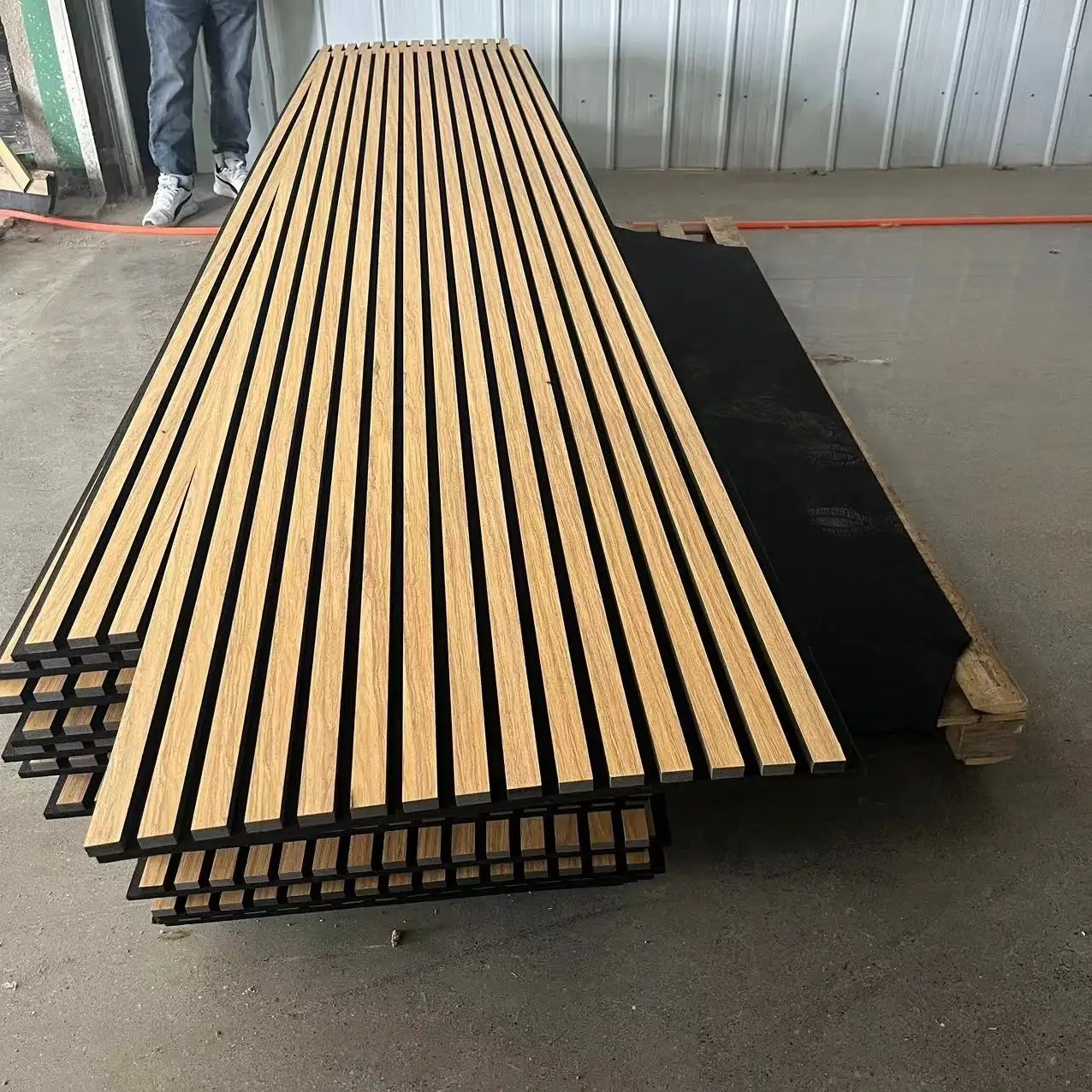 Panneaux muraux acoustiques 3D Akupane en lattes de bois, polyester insonorisant, personnalisables 1