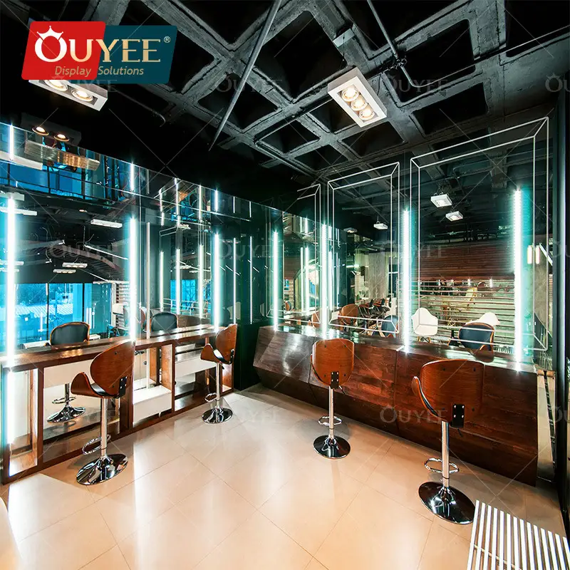 Maßgefertigte Salonmöbel: Kosmetikschrank, Nagel-, Haar- und Friseurspiegel 1