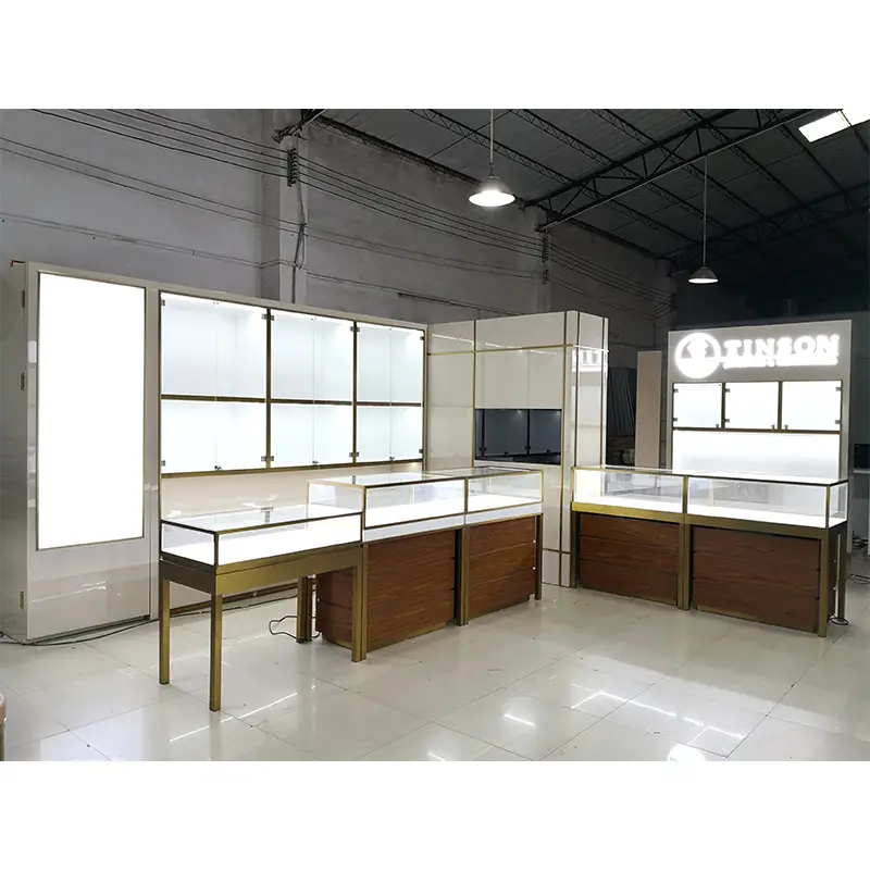 Schmuckvitrine aus Glas für Geschäft oder Ausstellungsraum 1