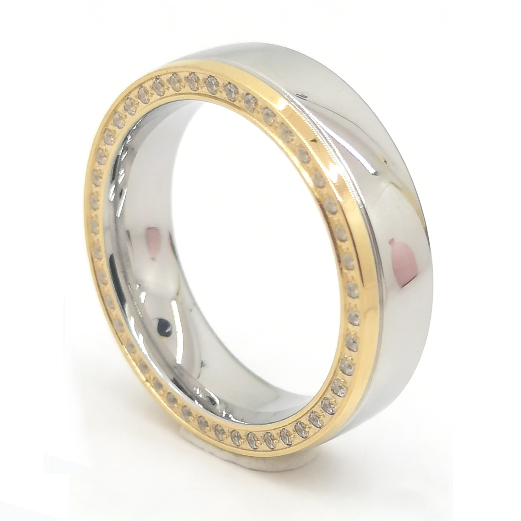 Anello eternity in oro giallo 9 carati + oro bianco 9 carati con diamante sintetico incastonato su un lato, ideale per nozze. 1