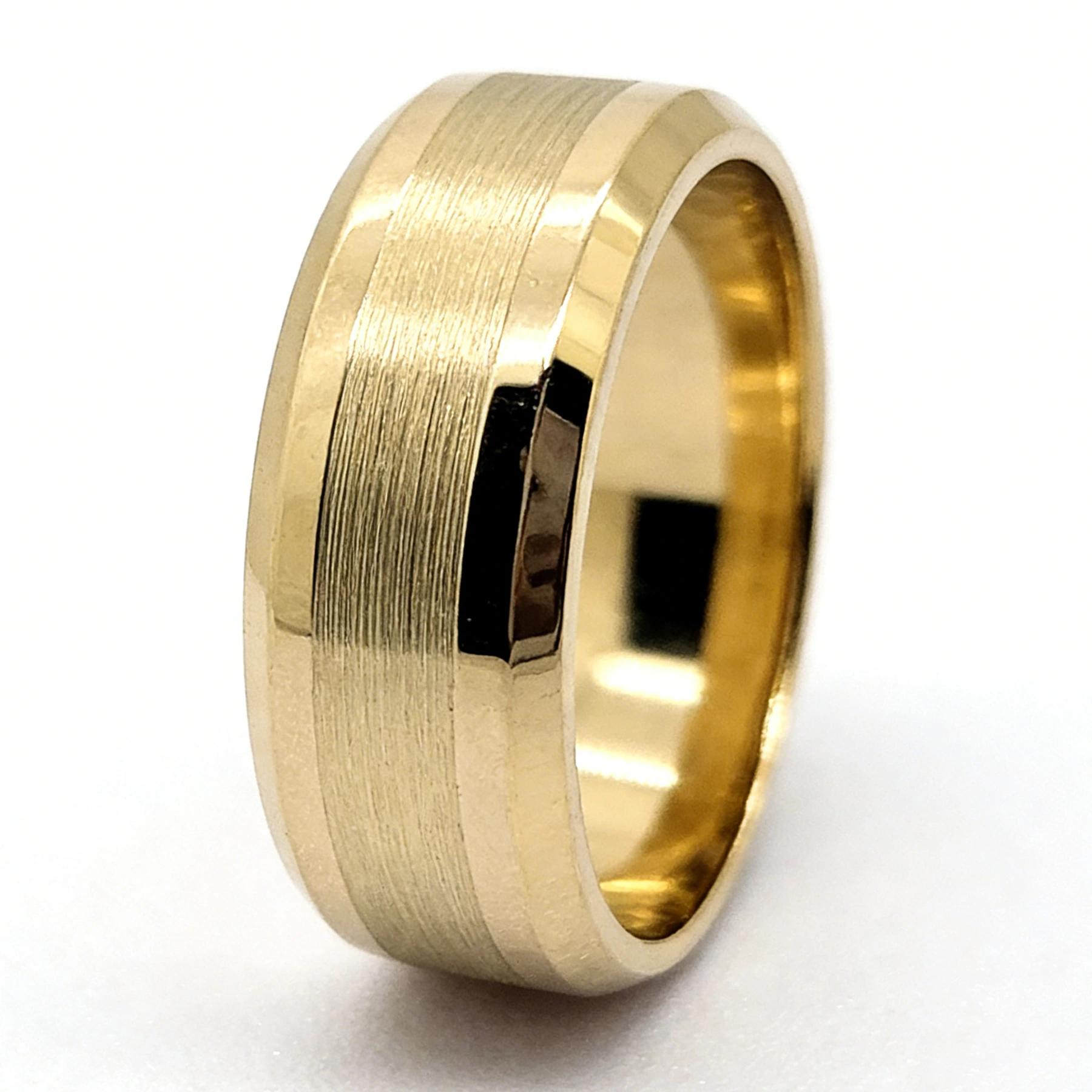 Anello da uomo personalizzato in oro giallo 18 carati, vero oro massiccio, ideale per fidanzamento e matrimonio. 1