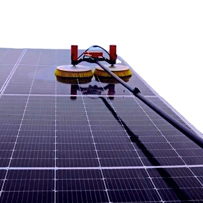 Cepillo giratorio con un poste de 10 m para la limpieza del panel solar