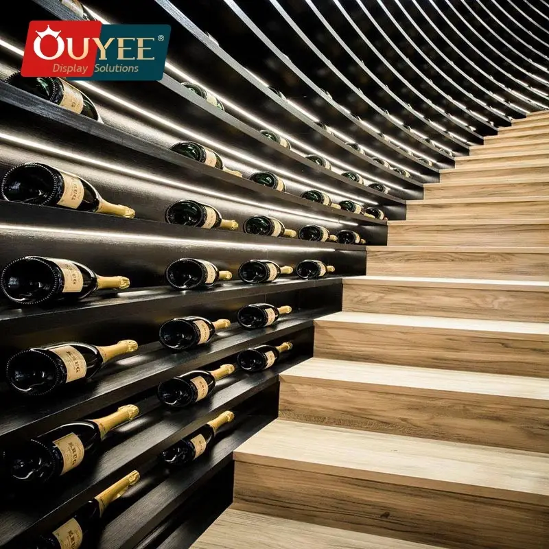 Espositori a parete per bottiglie di vino per interni di negozi di liquori di lusso - Personalizzati 1