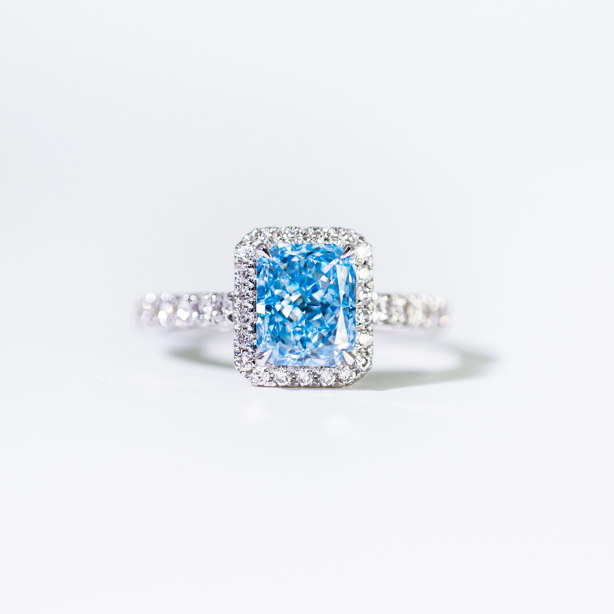 1.9ct Radiant Fancy Lab Grown Diamond Ring 18k Gold Igi Grc Certified For Weddings And Gifts Direct From Source Factory 1