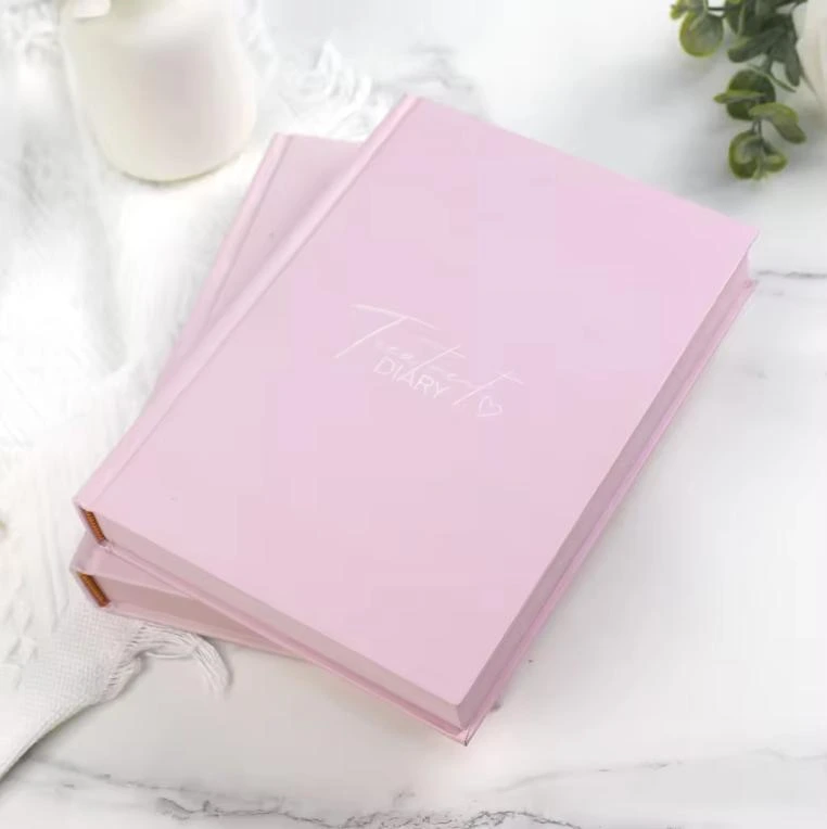 Блокнот-дневник в твердом переплете с красочным дизайном и печатью на заказ. 1