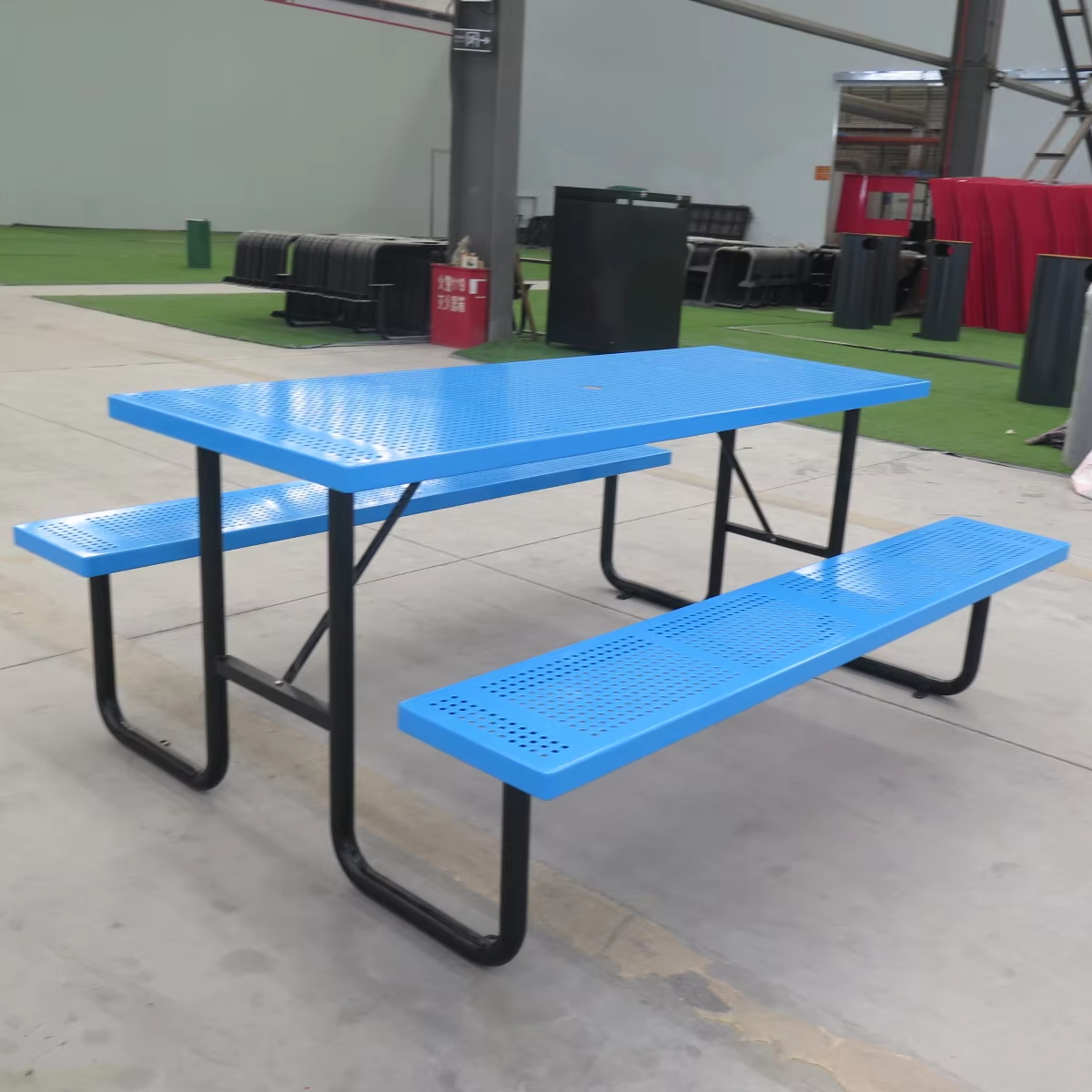 Table de pique-nique commerciale en métal multicolore personnalisé en usine avec banc extérieur meubles de patio moderne banc de table de pique-nique en métal moderne 1