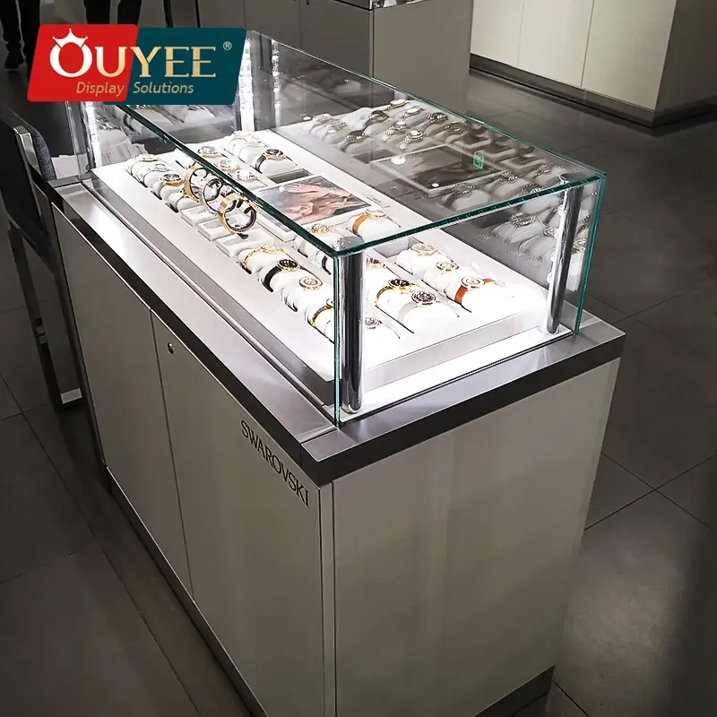 Maßgefertigte Schmuckvitrine aus Glas – Ladeneinrichtung 1