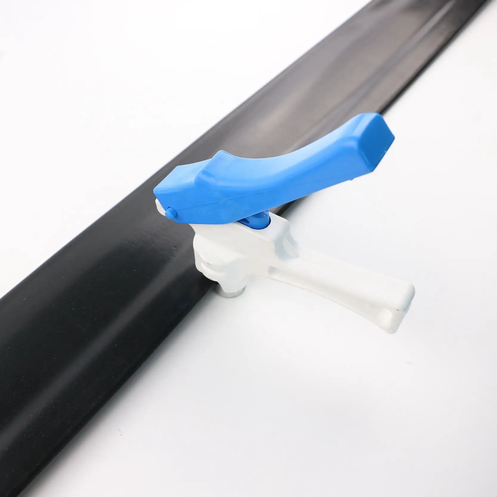 适用于16/25/32毫米扁平软管的滴灌打孔器 1