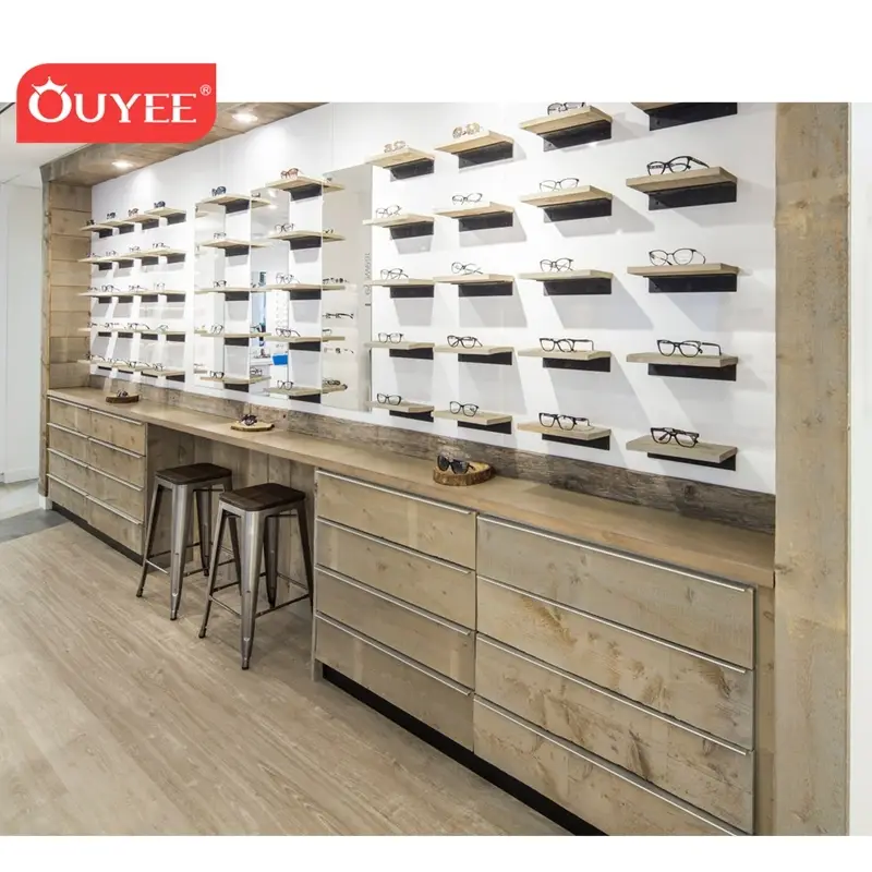 واجهة عرض نظارات شمسية خشبية لمتجر نظارات في مركز تجاري 1
