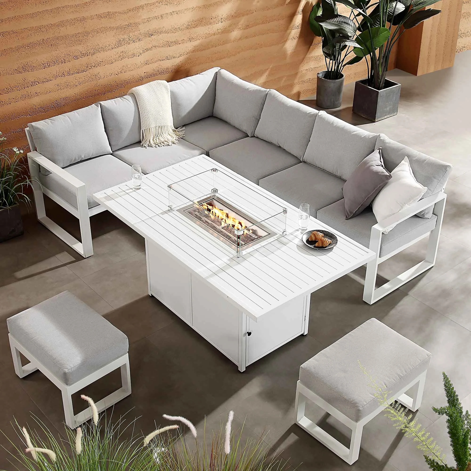 Ensemble de mobilier de jardin à montage rapide : canapé d'angle avec table brasero et table basse pour balcon. 1