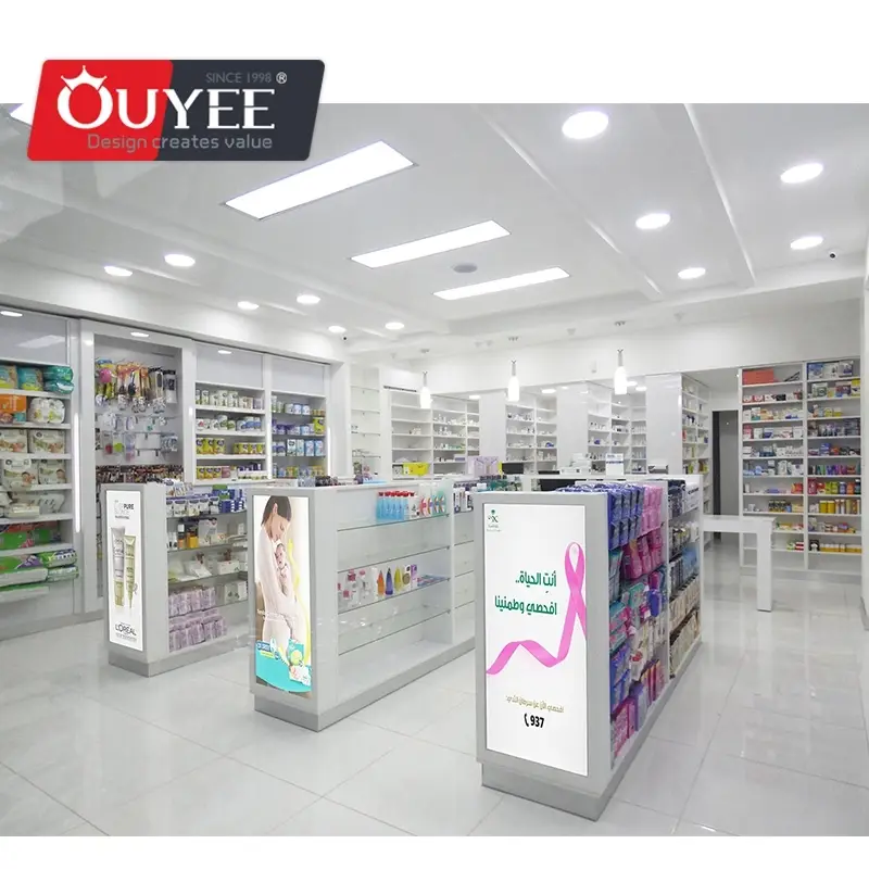 Mobilier sur mesure pour pharmacies : présentoirs, étagères en bois et vitrines 1