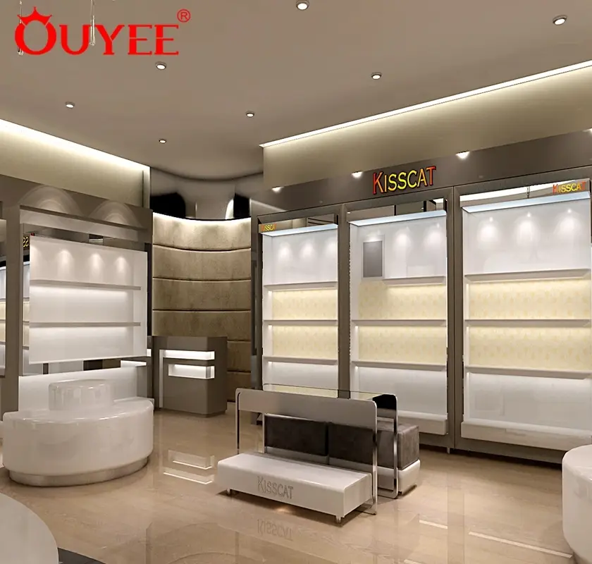 Maßgefertigte Ladeneinrichtungen für Schuhgeschäfte: Vitrinen und Theken aus Holz 1