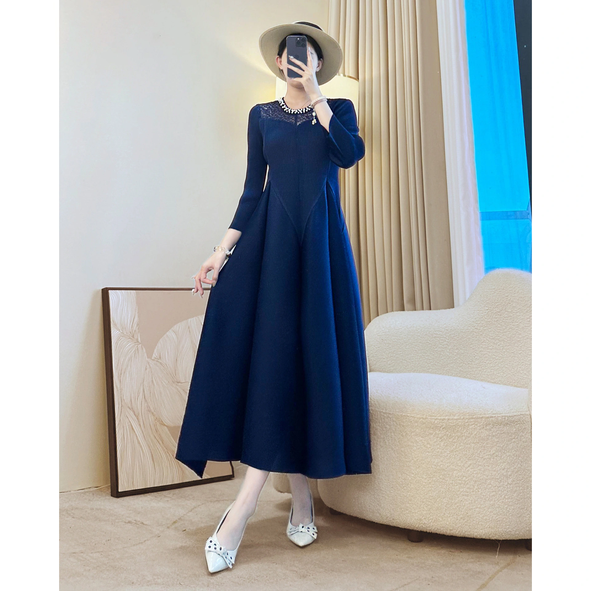 Factory Wholesale Retro Elegant Ladies Pleated Dress with Diamond Decor 1