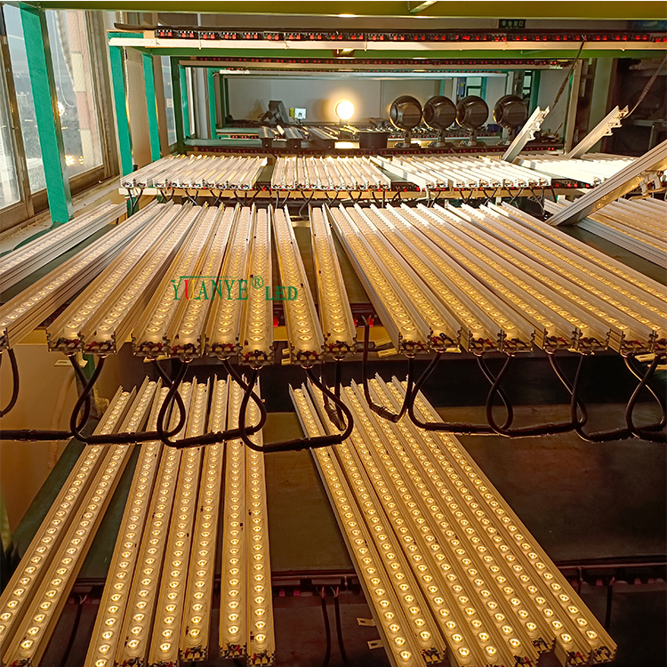 Nordic Hot Sale RGB RGBWY Aluminium LED extérieur Wall Washer Lighttures APP REMORD4052 8