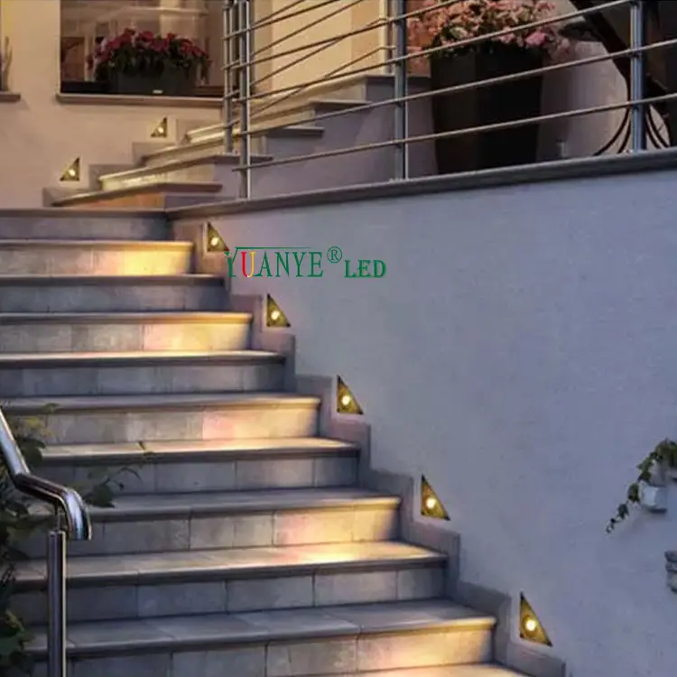 Triangle d'éclairage LED extérieur intérieur en forme 1W 3W 5W 6W IP65 Aluminium pour le couloir de l'hôtel Décoration d'allée YY-QJT002 1