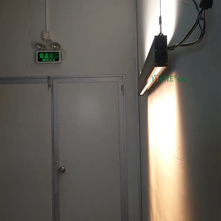 Fabricant de luminaire mural à LED 2700K 3500K Remote commande WiFi Surface LED montée sur la lumière YY-XQ40104 1