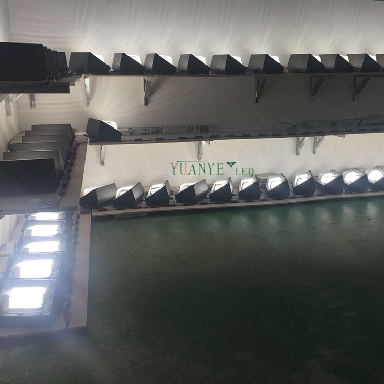 屋外ソーラーライト用の壁照明器具アンチグレア3000KアルミニウムボディランプYY-BDL006 9