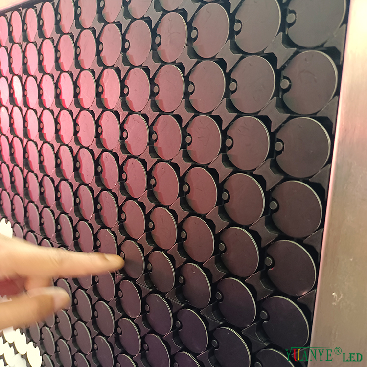 O que é exibição interativa de flip-dot? 1