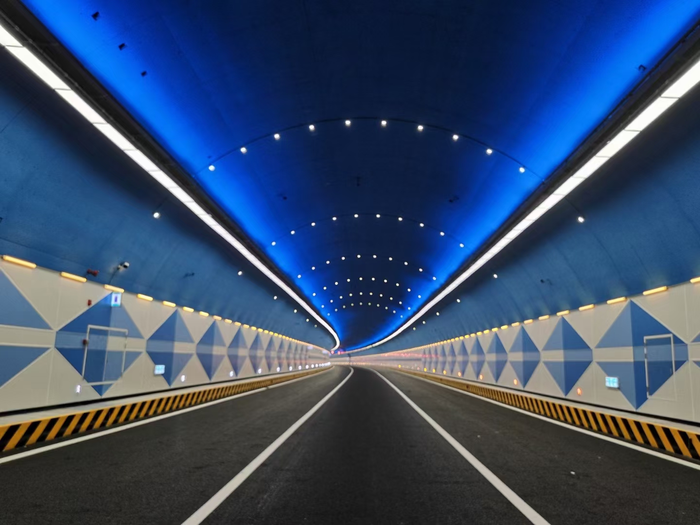 Quais são os fatores para escolher a fonte de iluminação do túnel? 3