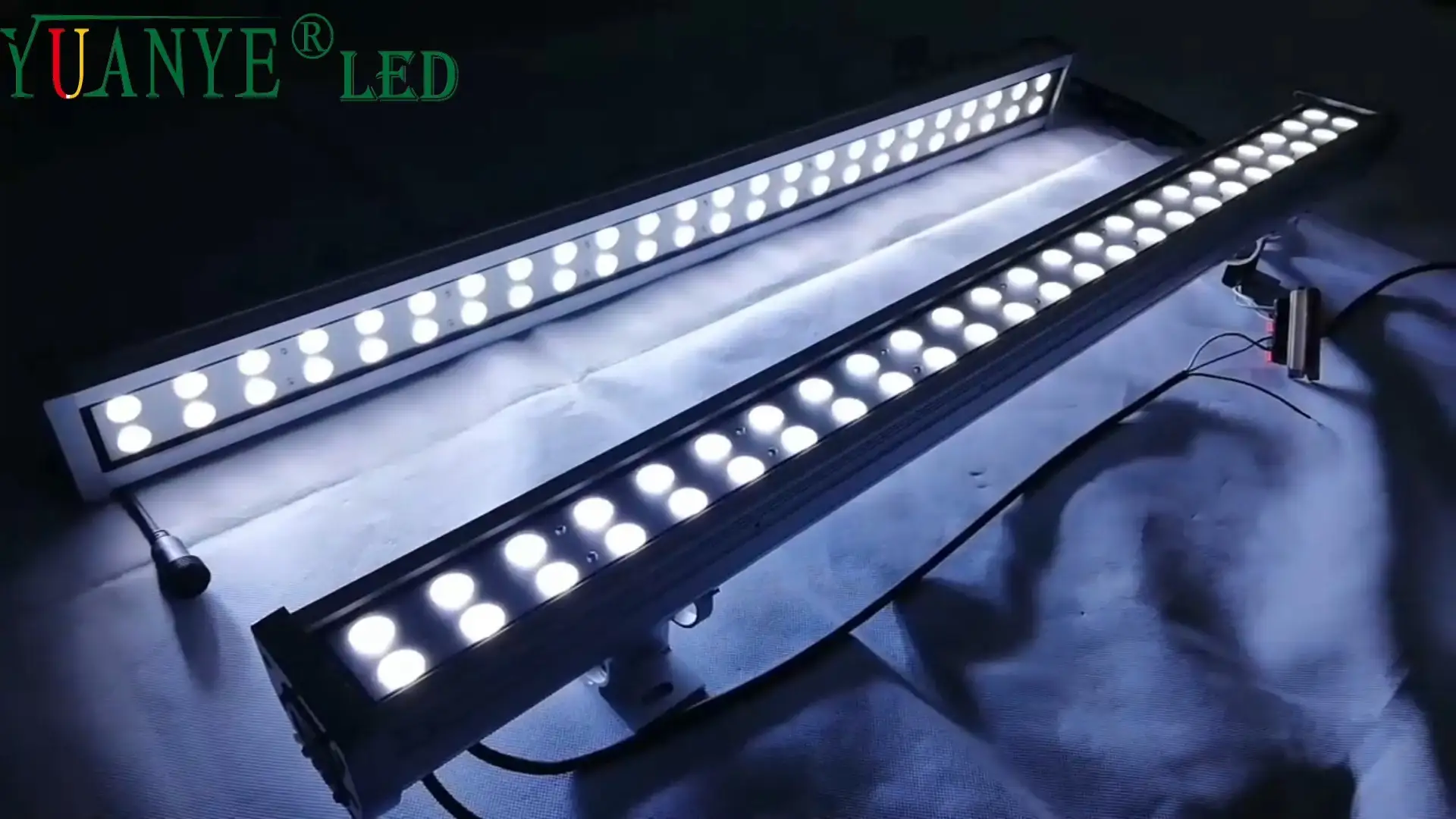 Tuya Zigbee Bluetooth APP Wireless Control Led Wall Wash Light Fixture Lights Rgbw Aluminum Housing YY-XQ8870 1