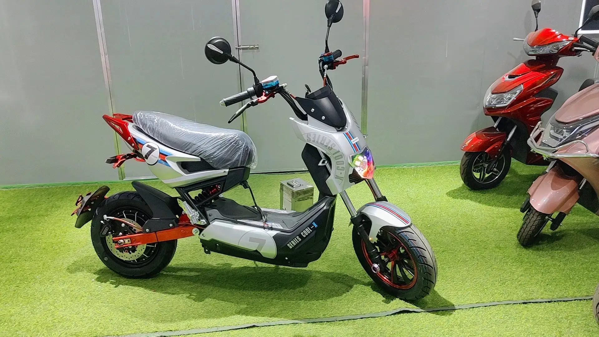 Sport 800W 1000W Electric Motorized Scooter E Bike com bateria de lítio para venda ou adultos 1