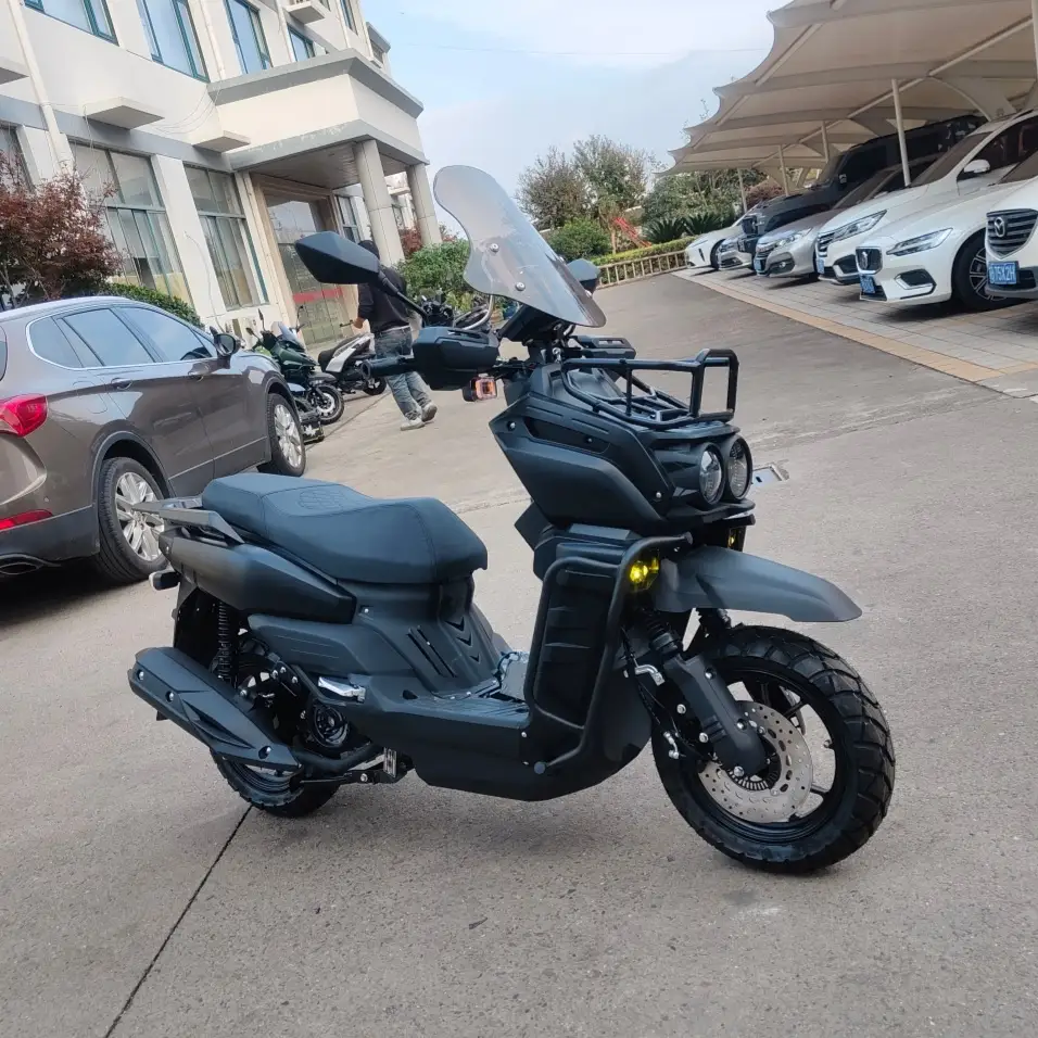 Nouvelle version du scooter essence BWS Zuma 180cc, 150cc et 125cc avec pneus de 12 pouces. 1