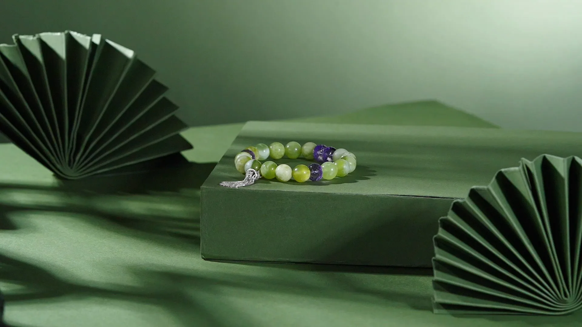 Verde naturale xiuyu giada e braccialetto sfaccettato bracciale tradizionale aroma di cervo hta250402 1