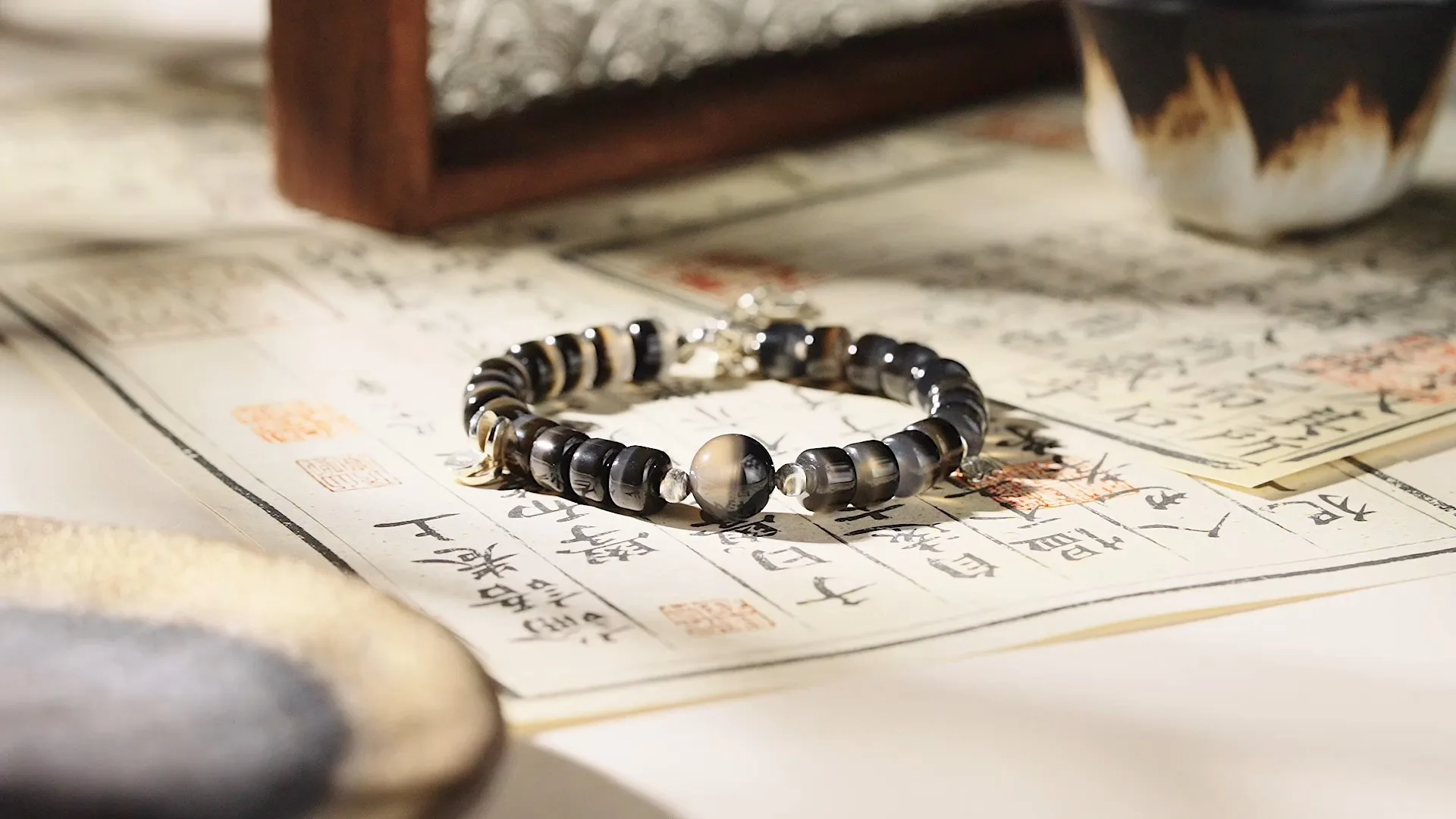 Deerwhisper Black and White Agate Adjustable Bracelet MNA250603 1