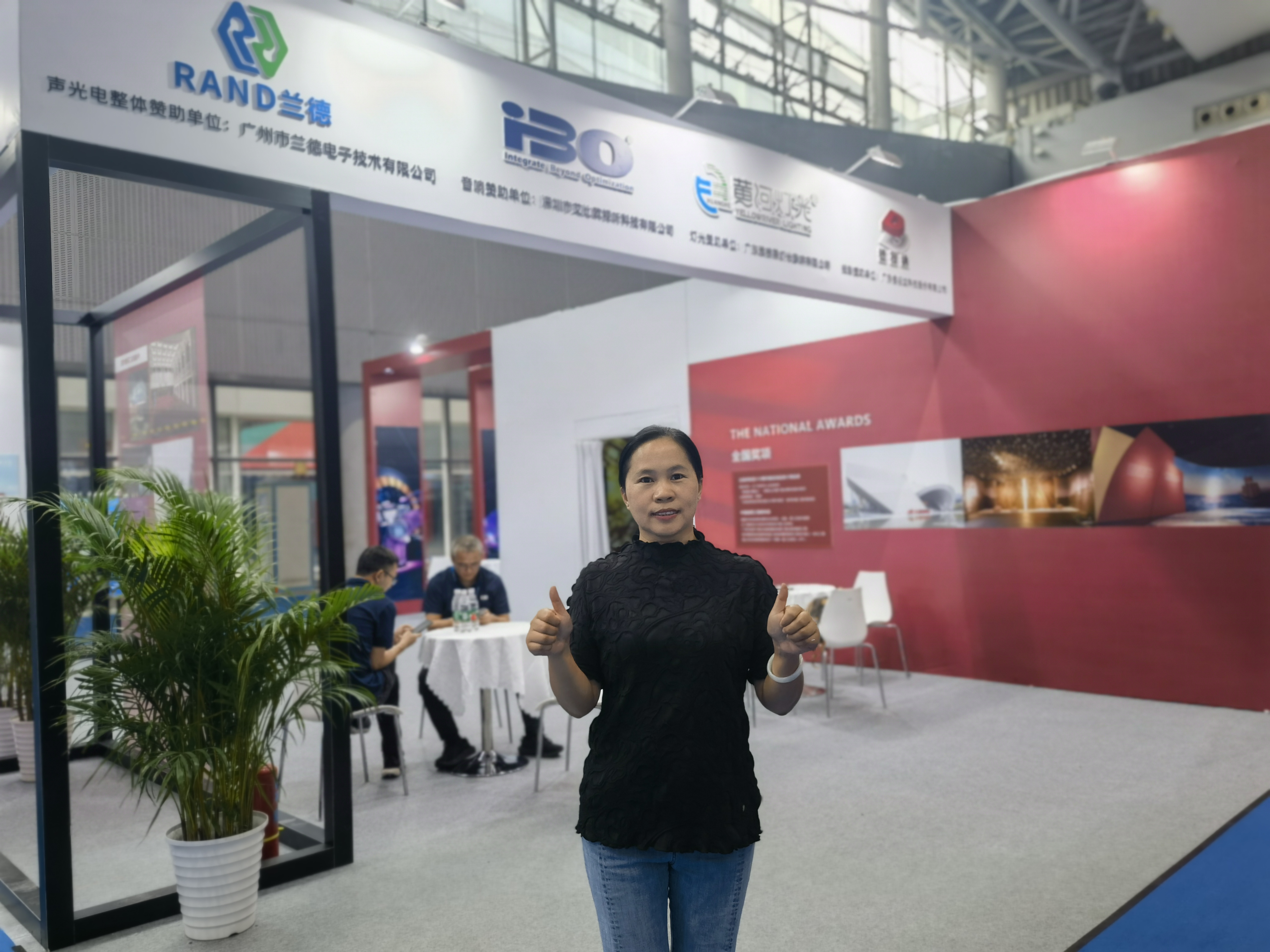 イエローリバーは、上級の移動ヘッドライトで広州文化フェアを照らします 3