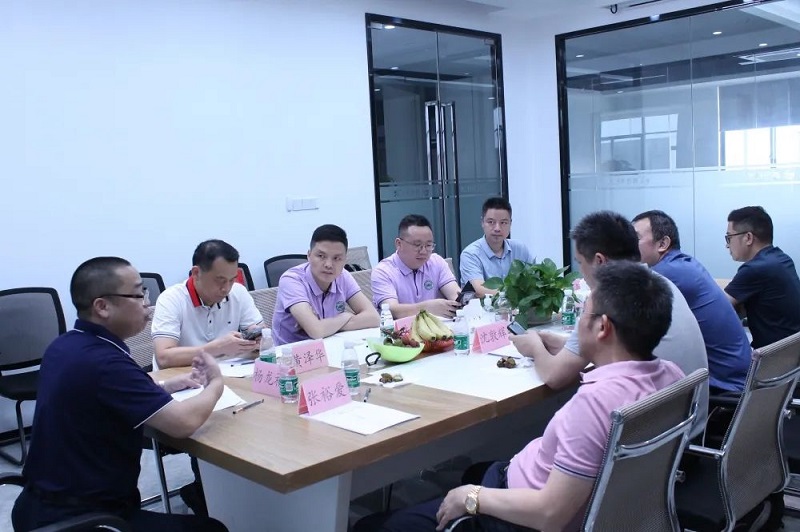 تم عقد غرفة تجارة Chongyi في مكتب Guangdong في Guangdong Yagelai Lighting and Audio Co. ، Ltd 5