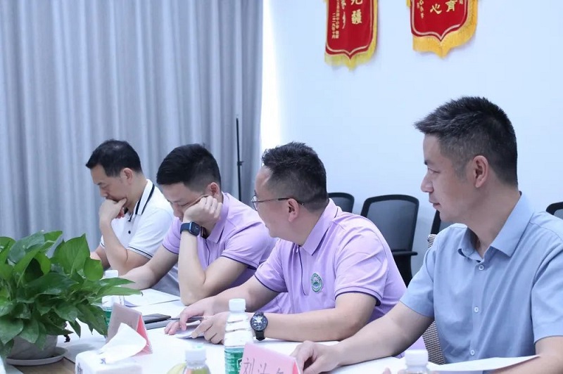 تم عقد غرفة تجارة Chongyi في مكتب Guangdong في Guangdong Yagelai Lighting and Audio Co. ، Ltd 3