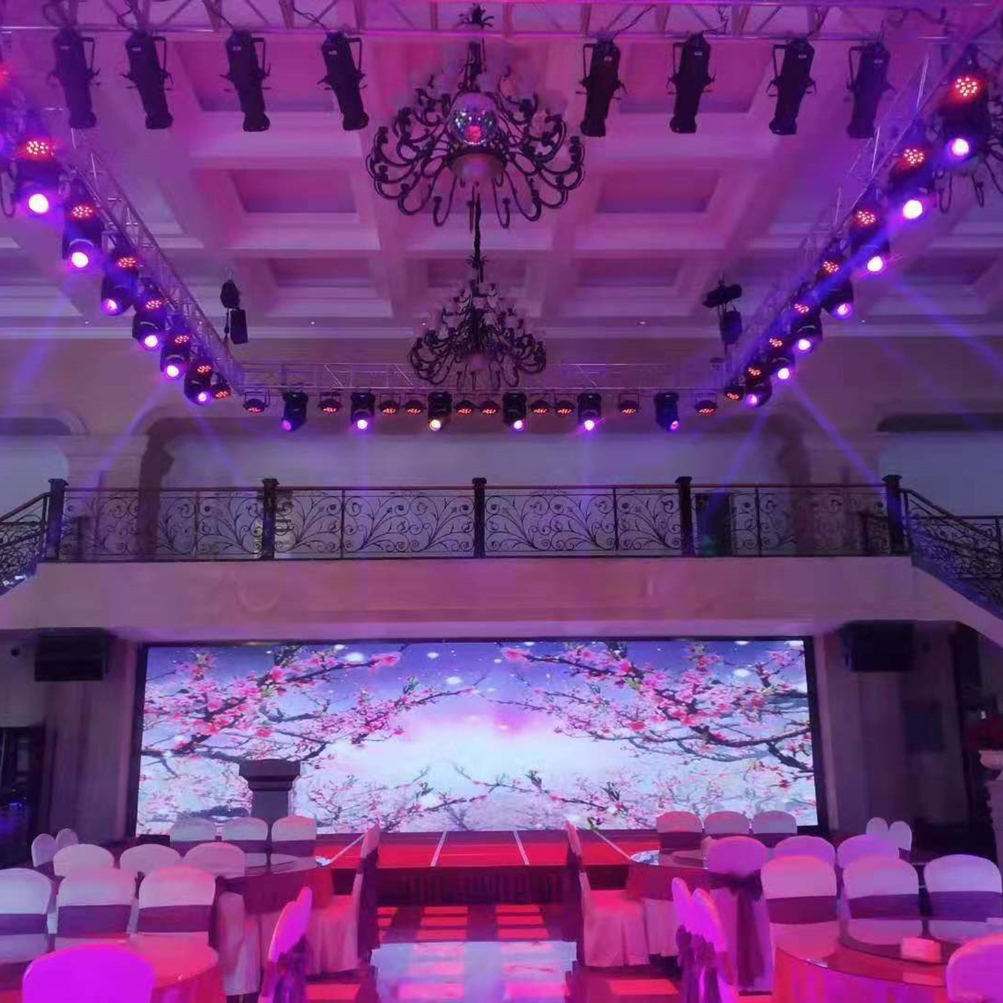 アリスマナーで使用されるプロフェッショナルLED移動ヘッドビーム - イエローリバー照明工場 2