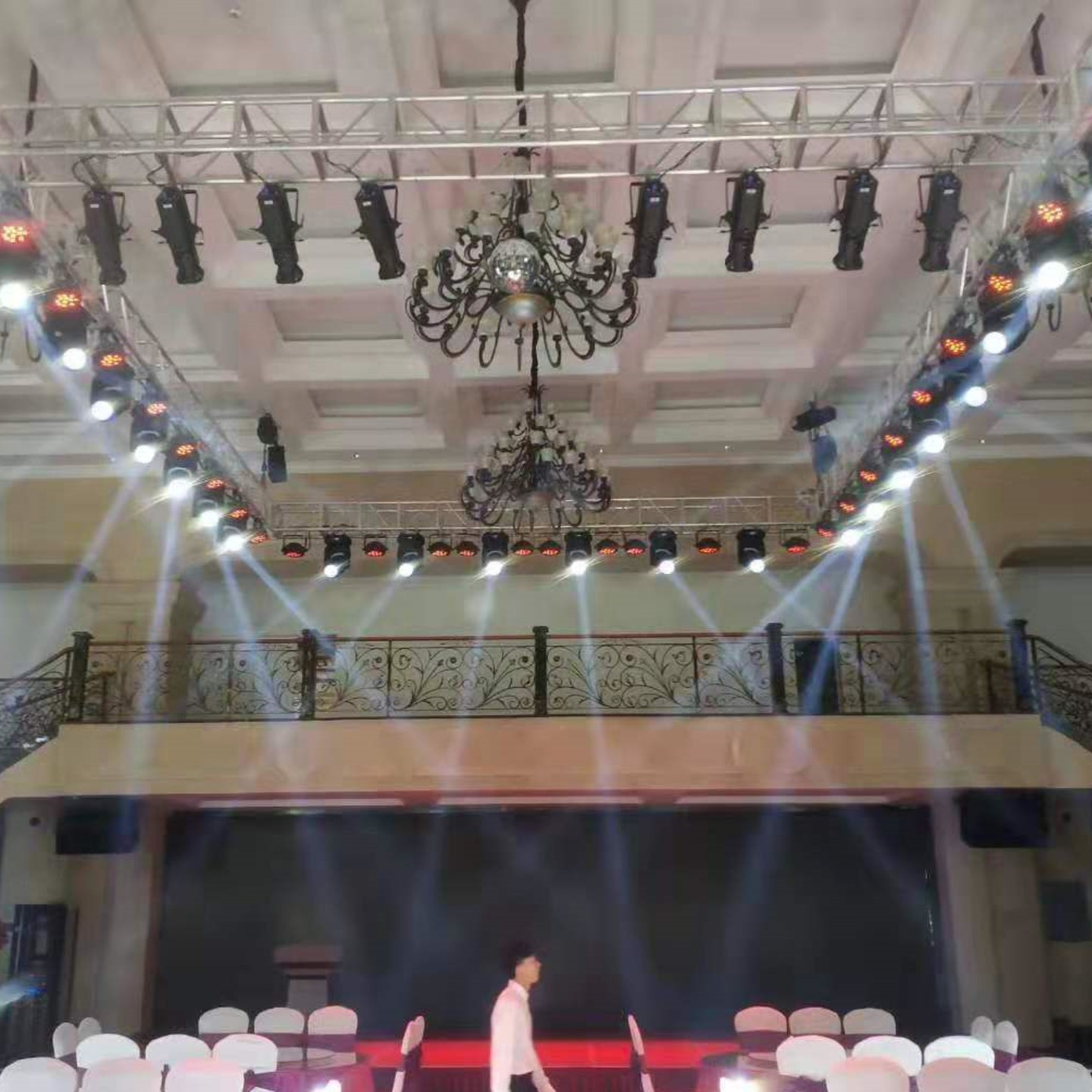 アリスマナーで使用されるプロフェッショナルLED移動ヘッドビーム - イエローリバー照明工場 3