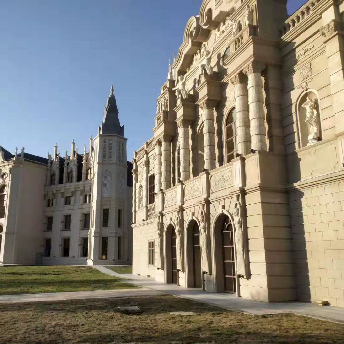 アリスマナーで使用されるプロフェッショナルLED移動ヘッドビーム - イエローリバー照明工場 4