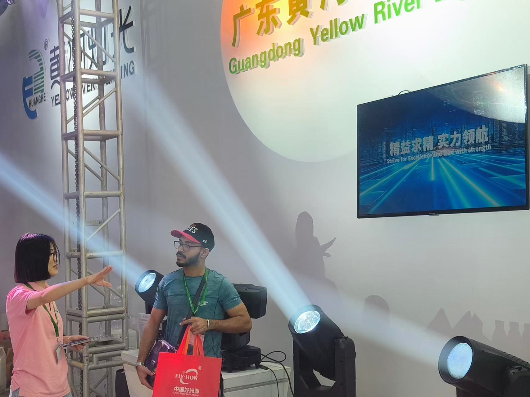 येलरिवर लाइटिंग गुआंगज़ौ प्रो लाइट+ साउंड में भाग लेती है, जो गुणवत्ता और नवाचार के माध्यम से दुनिया के साथ संलग्न है 7