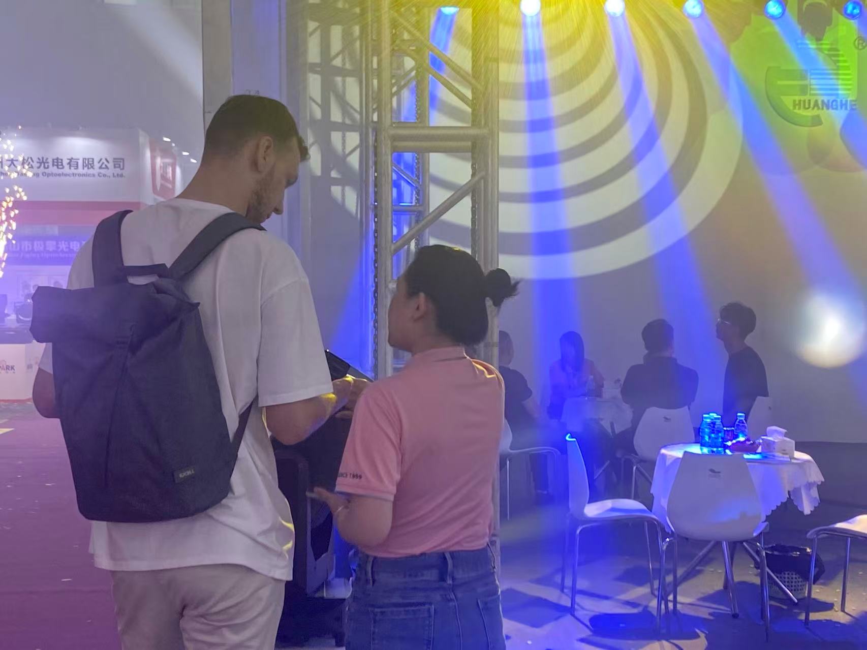 येलरिवर लाइटिंग गुआंगज़ौ प्रो लाइट+ साउंड में भाग लेती है, जो गुणवत्ता और नवाचार के माध्यम से दुनिया के साथ संलग्न है 6