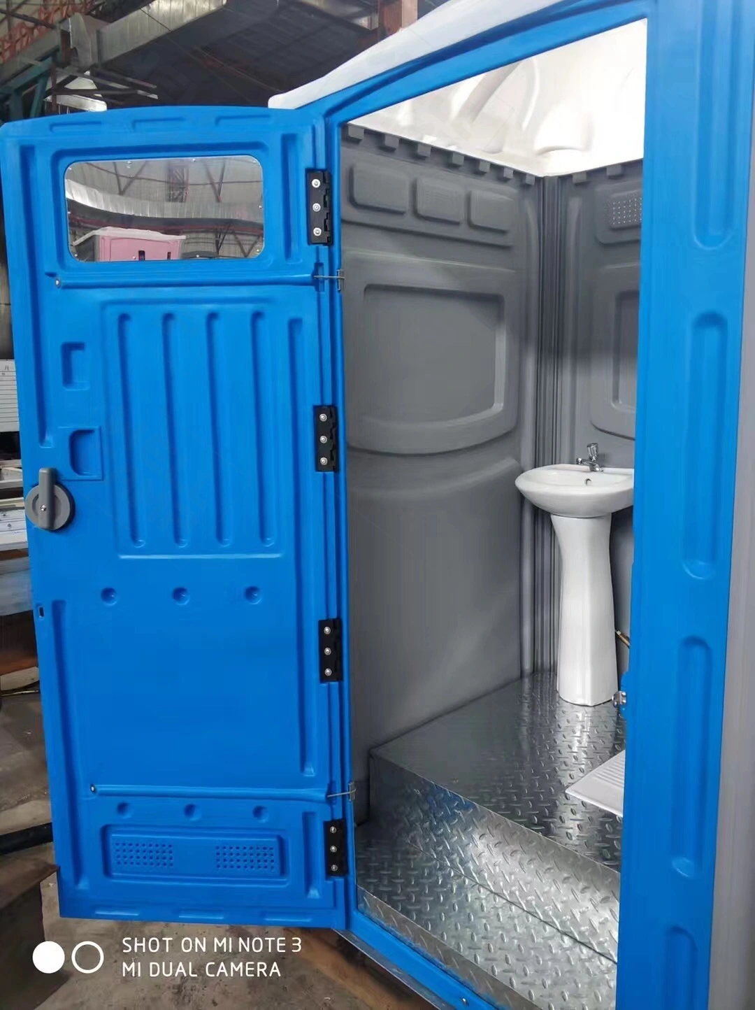 Wellcamp HDPE portable sitting and squat toilet with waste tank and water tank luxury portable toilets for sale 1