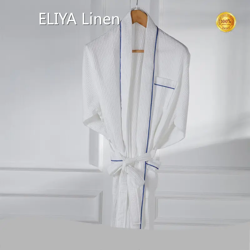 La última bata de baño rosa del Royal Hawaiian Hotel ELIYA Empresa 1
