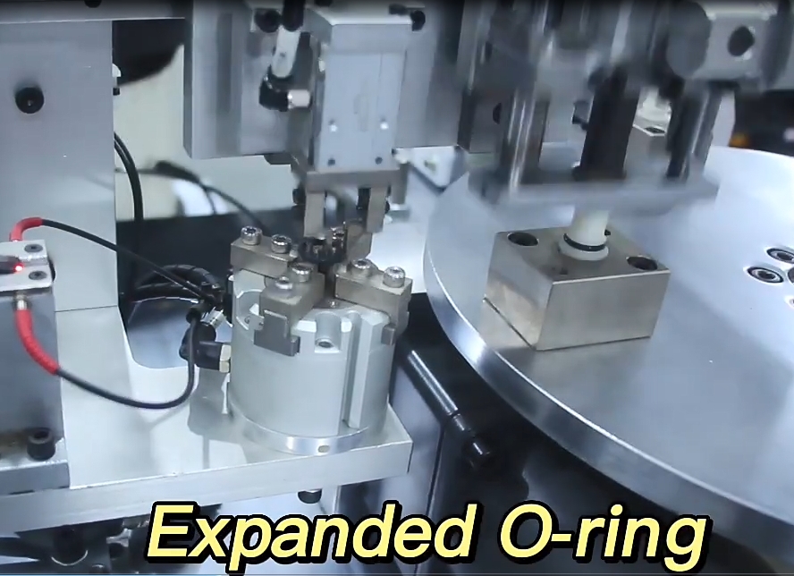 Fabricant de machines d'assemblage de joints toriques sur mesure | Xingke 9