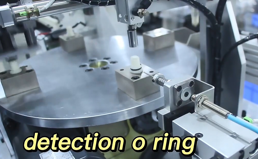 Fabricant de machines d'assemblage de joints toriques sur mesure | Xingke 10