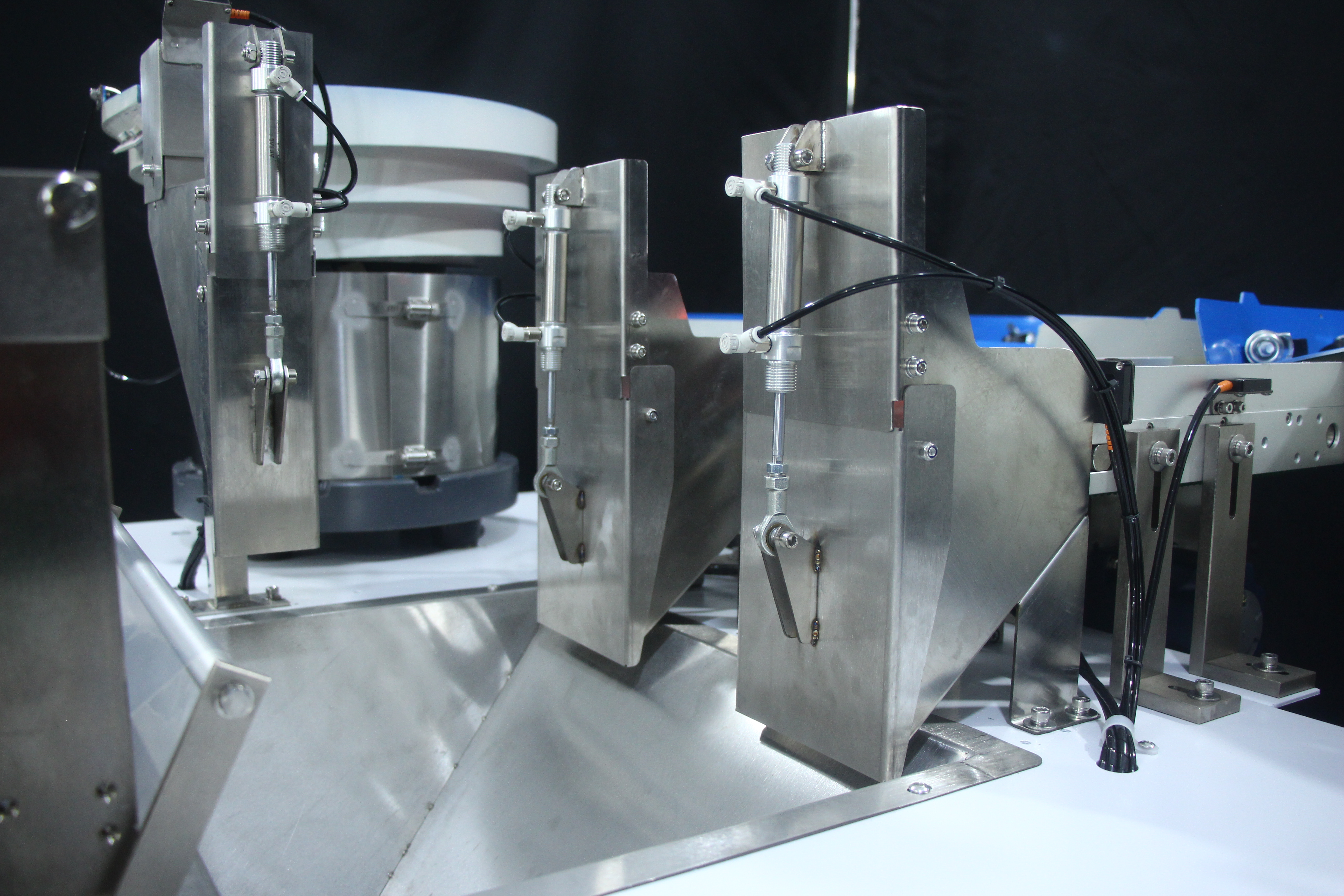 Customized Caster, wrench packaging machine manufacturers From China | Xingke 10