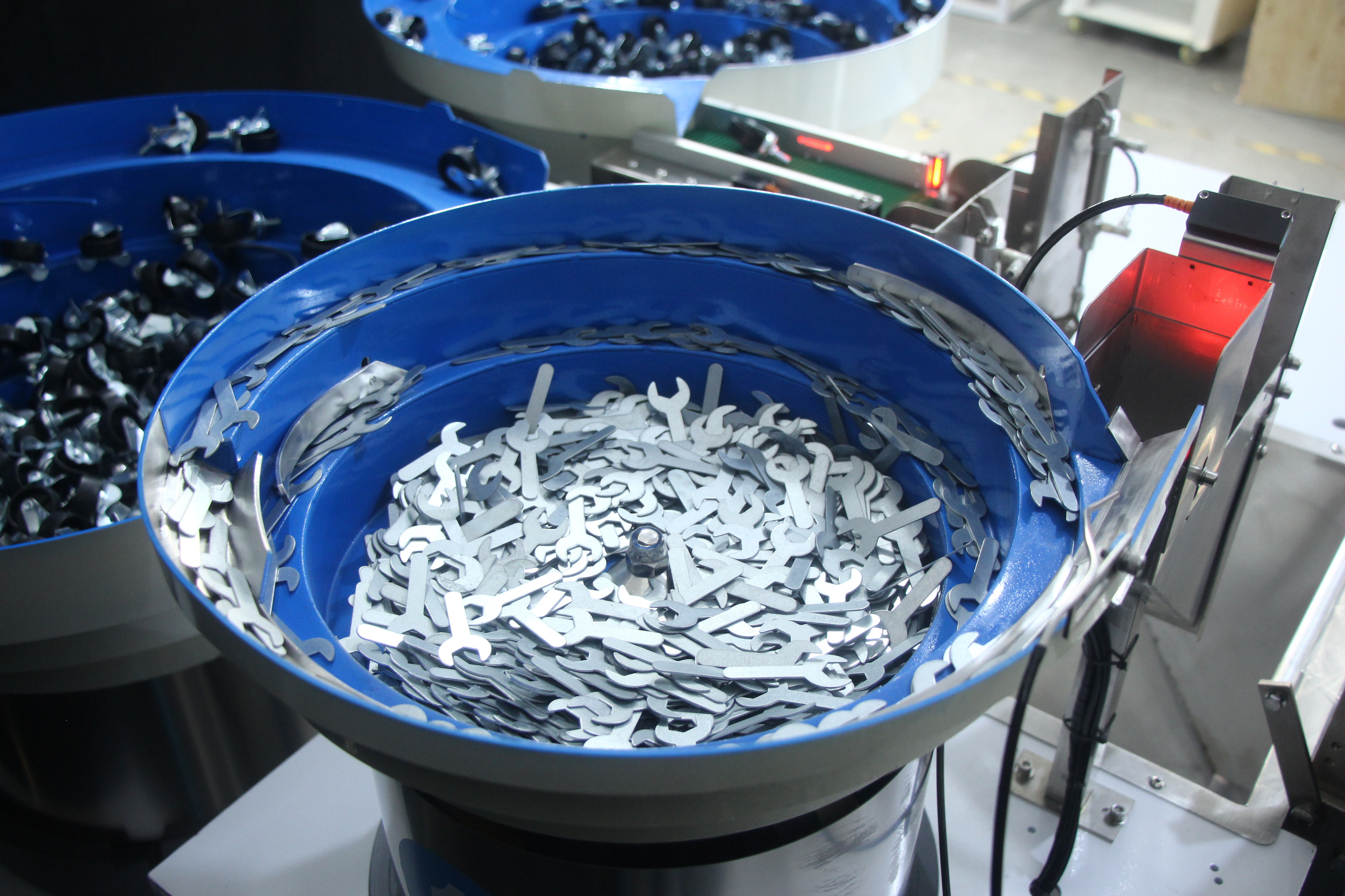 Customized Caster, wrench packaging machine manufacturers From China | Xingke 8