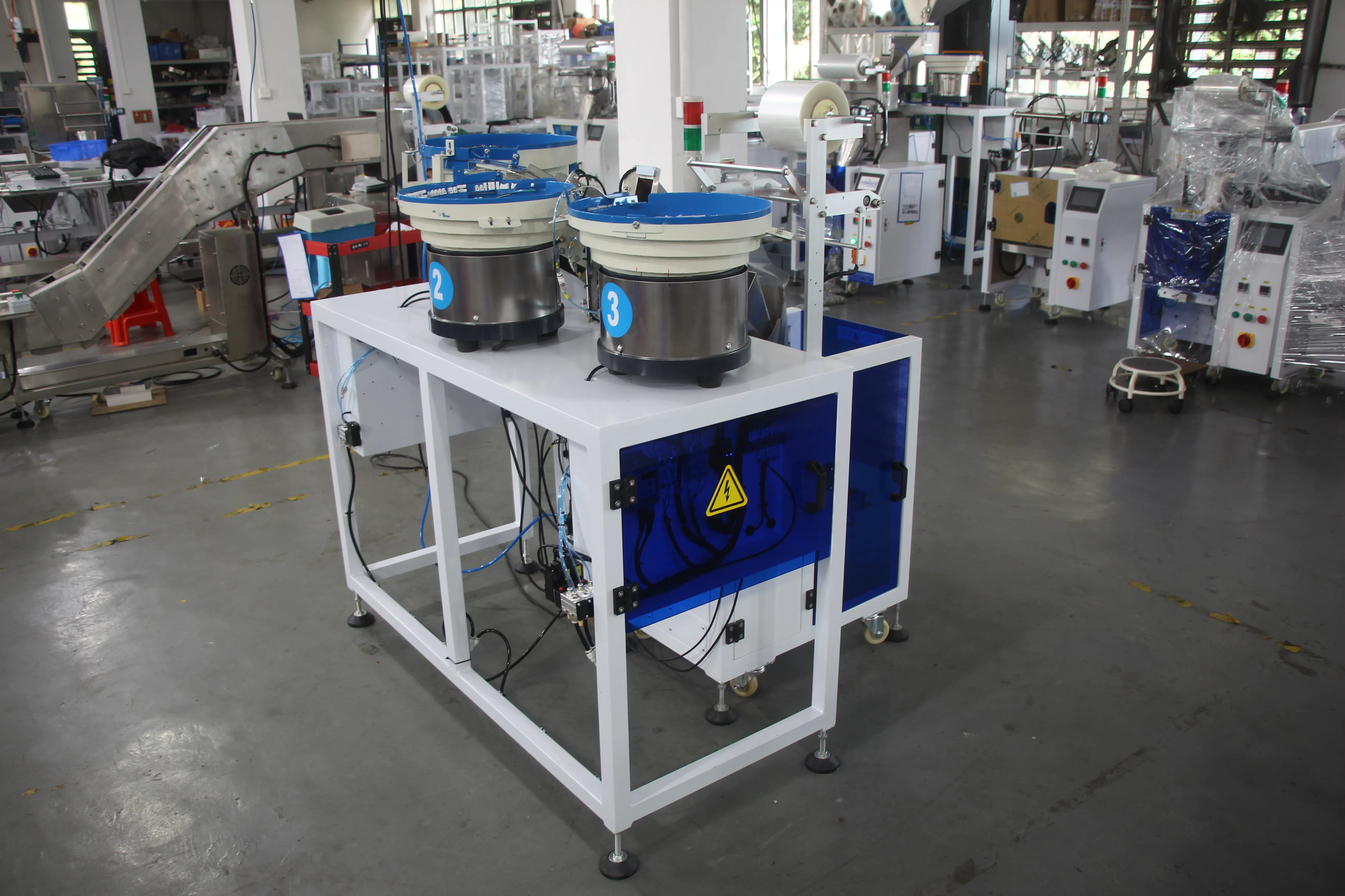 Screw Counting Packaging Machine by XingKe Machine 2